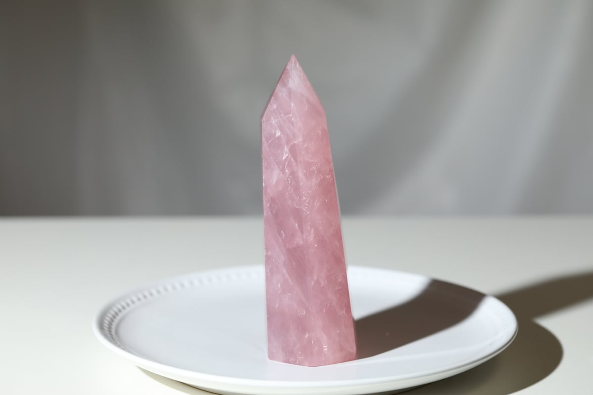 華やかに生きる】濃いピンクのローズクォーツ ポイント | Y.S.Y24
