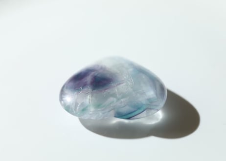 【永遠に広がる海】虹入り ブルーフローライト ハート