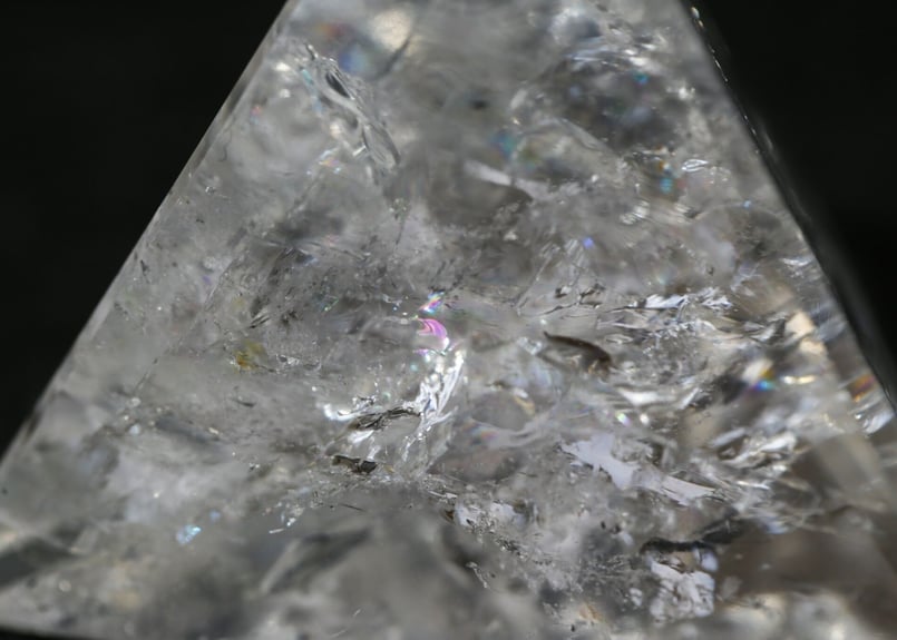 創造の源】ブラジル産 虹入りクリアクォーツ 正四面体 | Y.S.Y24