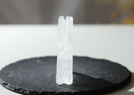【ヤサカ】虹入り クリアクォーツ 精霊