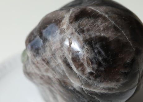 【惑星からの使者】ブラックムーンストーンとラブラドライトの宇宙人