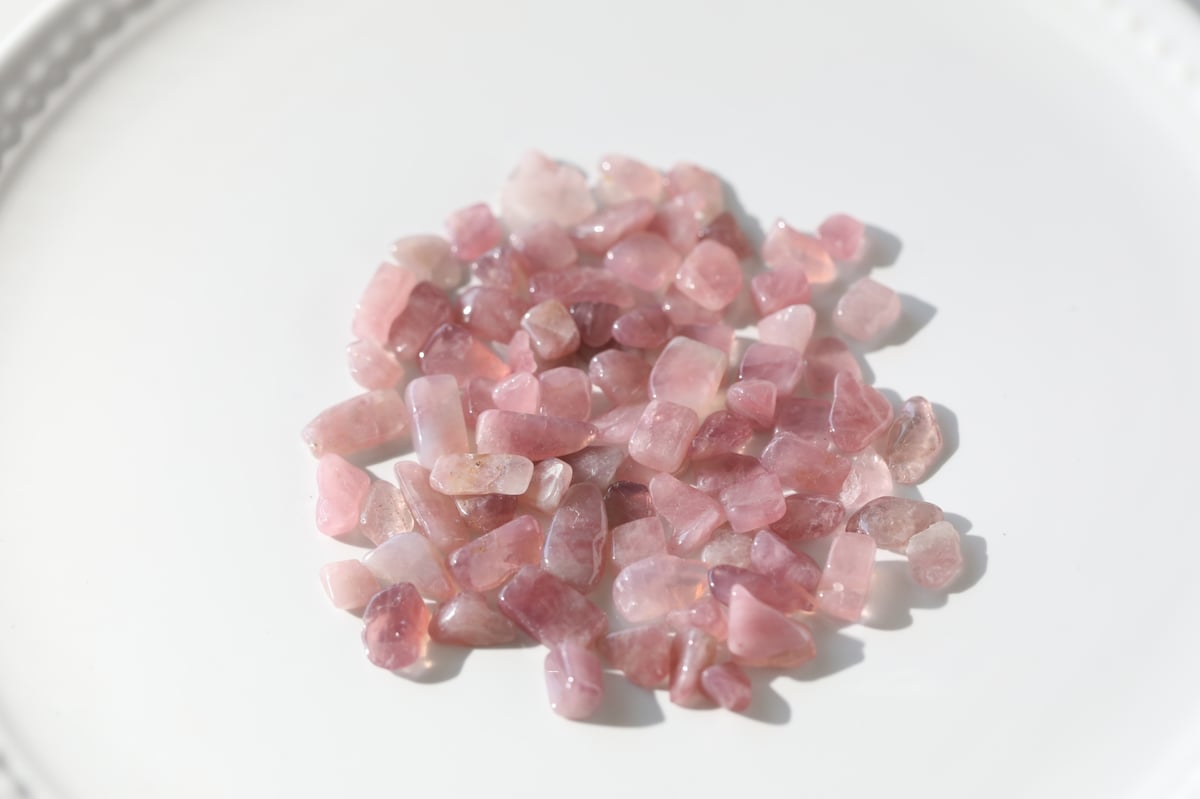 魅力に気付いて】マダガスカル産 ディープローズクォーツ さざれ（40g