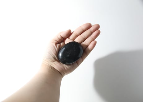 【体へ愛をこめて】ブラックトルマリン 握り石
