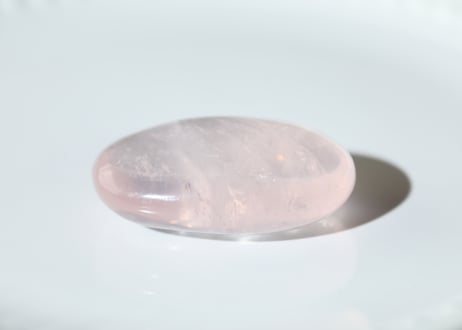 【ハートへの恩返し】ハイクオリティ ローズクォーツ 握り石