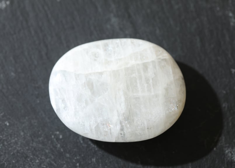 ロシア産ナトロライトの大きなスフィア ナトロライトロシア産巨大スフィア 大きさ6.3㎝