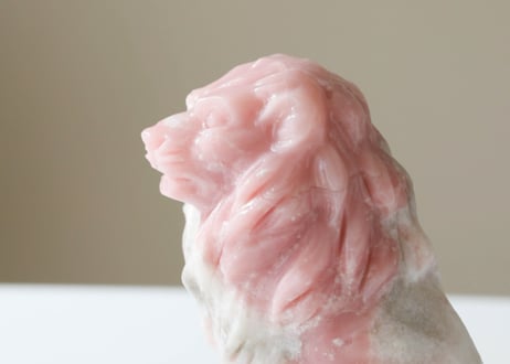 【悟りのシッディ入り】ピンクオパール 大きなライオン
