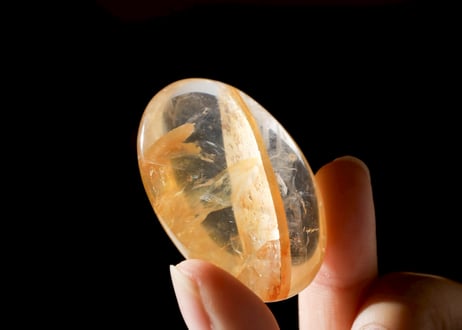 【核心に触れる】ヘマタイトインクォーツ タンブル