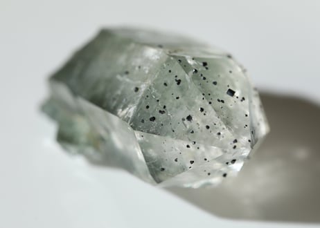 【圧倒的な浄化】マニハール産 水晶  クローライト&ファントム入り