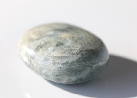 【瞑想的に生きる】アクアマリン 小さな握り石