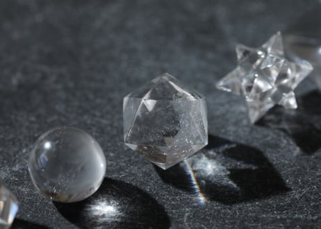 【魔法のクリスタル】ガネッシュヒマール産水晶　幾何学７個セット小 ラクタ箱入り