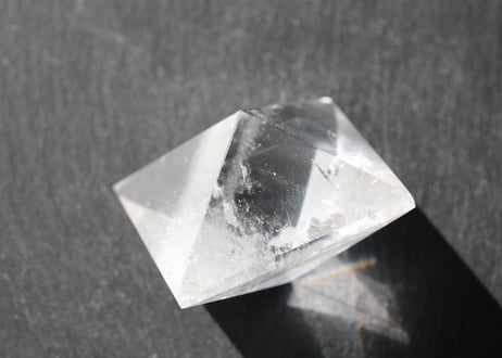 ブラジル産 虹入りクリアクォーツ オクタヒドロン