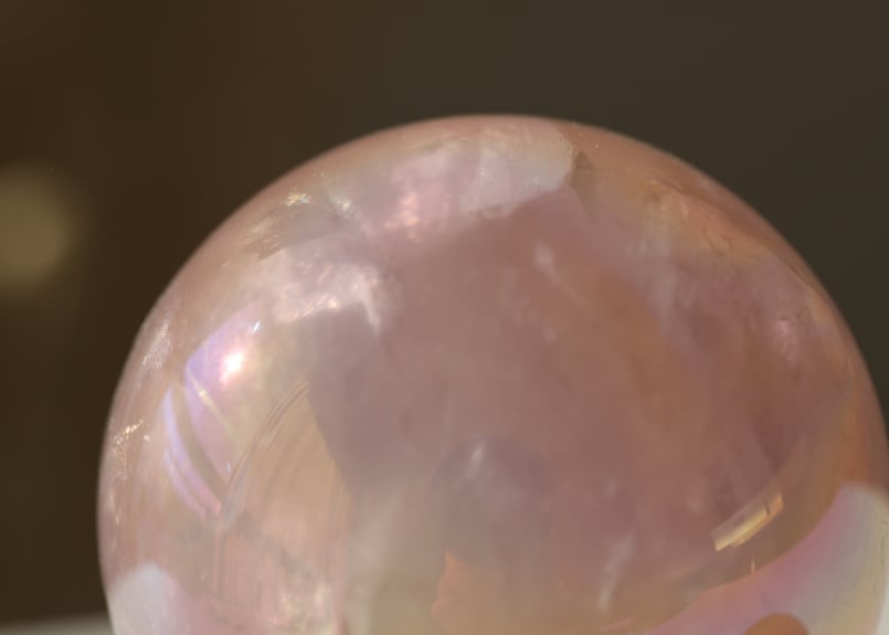 ハートが輝く】虹入り エンジェルオーラ ローズクォーツ スフィア 金の