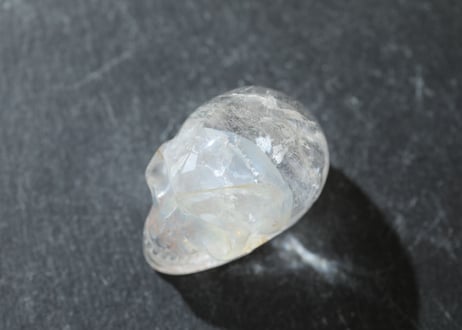 虹入り クリアクォーツ スカル インクルージョン