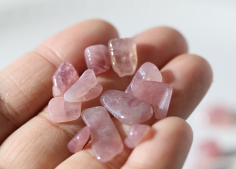 【魅力に気付いて】マダガスカル産 ディープローズクォーツ さざれ（40g）