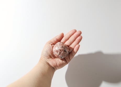 【HOLISTIC VISION ホリスティックビジョン（高次元からの情報・冷静さ・直観力）シジル封入 オリジナルカード付き❣️】ごろんとしたピンクアメジスト ※イベントクーポン使用不可