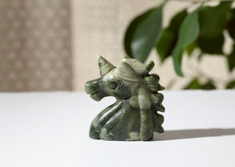 翡翠の孔雀彫刻 ベース付き 翡翠の孔雀彫刻 ベース付き