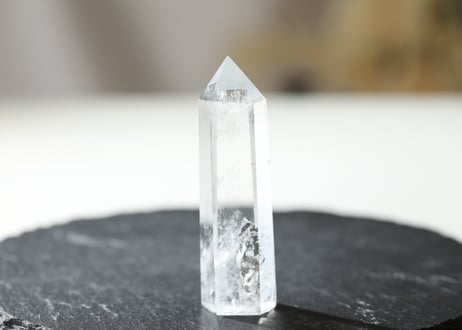 【澱みを一掃する】虹入り クリアクォーツ ポイント