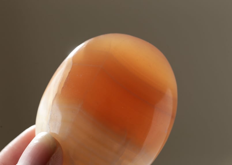 生命力】ハニーカルサイト 握り石 | Y.S.Y24