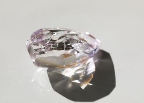 【希望のかけら】虹入り ラベンダーアメジスト フリーフォーム