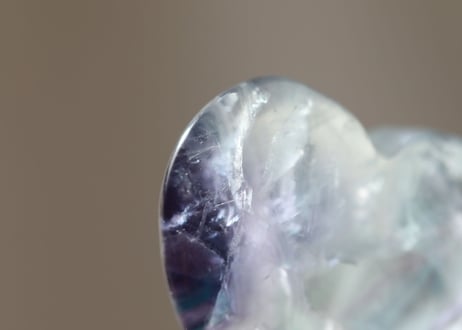 【永遠に広がる海】虹入り ブルーフローライト ハート