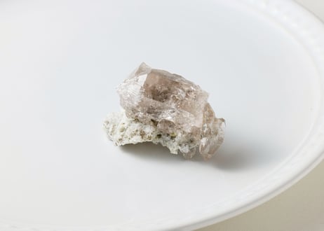 【内なる静寂】モンブラン産 虹入り スモーキークォーツ ミニクラスター