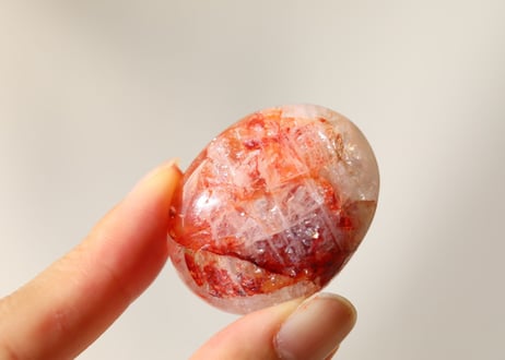 【美の果実】虹入りヘマタイトインクォーツ タンブル