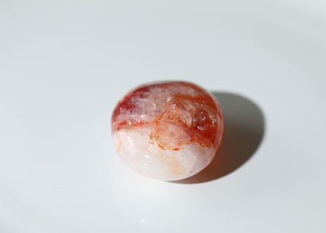 【美の果実】虹入りヘマタイトインクォーツ タンブル