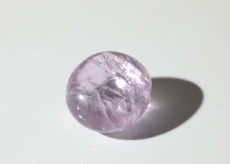【小さな宇宙】ハイクオリティ 虹入りアメジスト タンブル