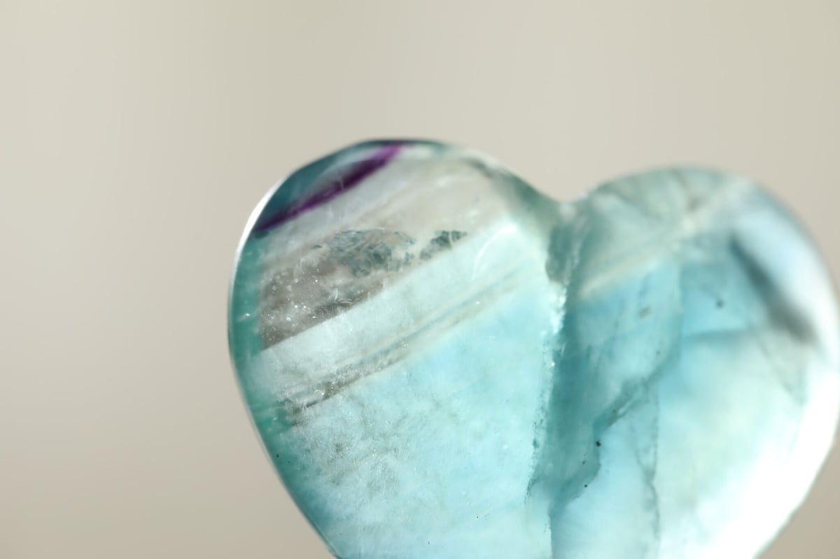 透明な海】虹入り ブルーフローライト ハート | Y.S.Y24 