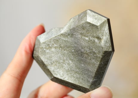 あ〜きゃん♬様　キャンディーフローライト　大きめハート　握り石 キャンディフローライト✨ハート❤ - メルカリ