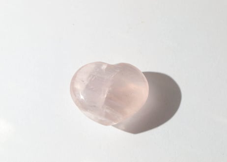 【必要なものすべてと繋がる「コネクション」シジル封入＆悟りのシッディ入り】ハイクオリティ 虹入り ローズクォーツ ハート オリジナルカードつき❣️ ※イベントクーポン使用不可