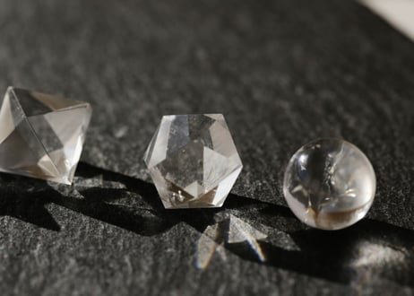 【魔術道具】マニカラン水晶  幾何学７個セット　木箱入り