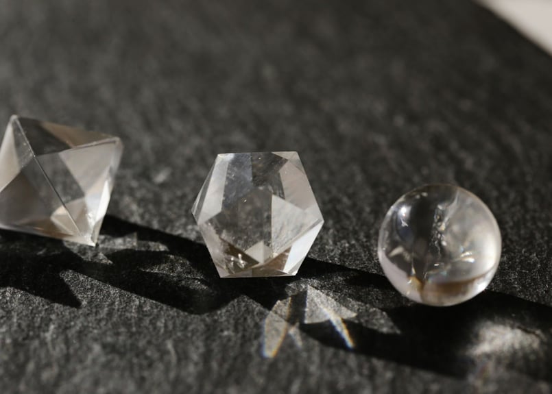 マニカラン水晶とアクリル台座の置物 マニカラン水晶とアクリル台座の置物 マニカラン水晶とアクリル台座の