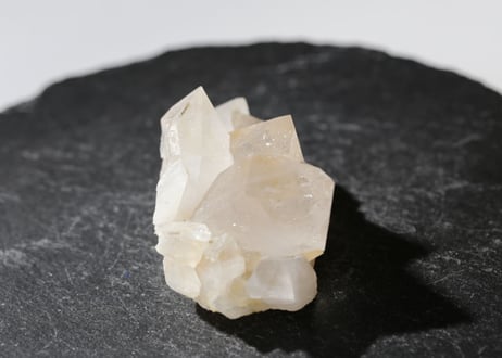 【hug】虹入り マニカラン水晶