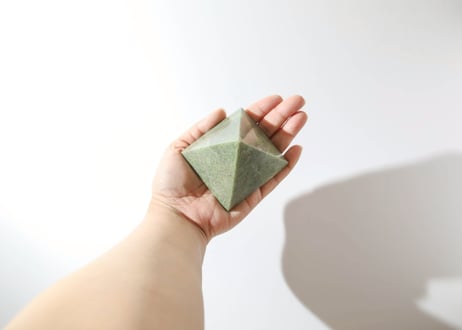 【CRYSTAL PATH クリスタルパス（魔法使いになる）シジル封入 オリジナルカードつき❣️】グリーンガーネット ピラミッド ※イベントクーポン使用不可