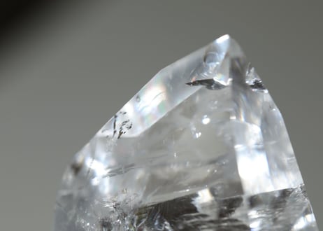 ハイクオリティ　虹入り レムリアンシード 磨き ルチル入り【家を守る】