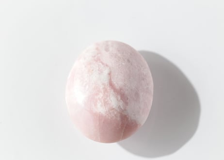 【たまには甘えて】ピンクオパール 握り石