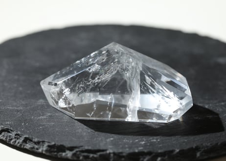 【叡智の結晶】虹入り レムリアンクォーツ 磨き