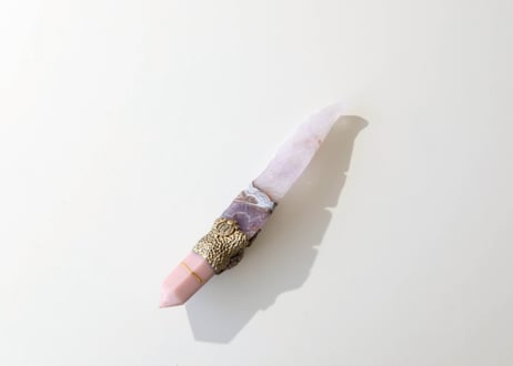 葉月ゆうによる技封入❣️【超越した幸運/良いカルマ/フロー】〈リメイク〉アメジスト＆アゲートの羽根とピンクオパールのバラのワンド ※イベントクーポン使用不可