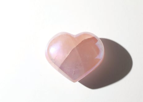 【HEALING ヒーリング（感謝・喜び・ゆるし・慈愛）シジル封入 オリジナルカード付き❣️】エンジェルオーラ ローズクォーツ ハート ※イベントクーポン使用不可