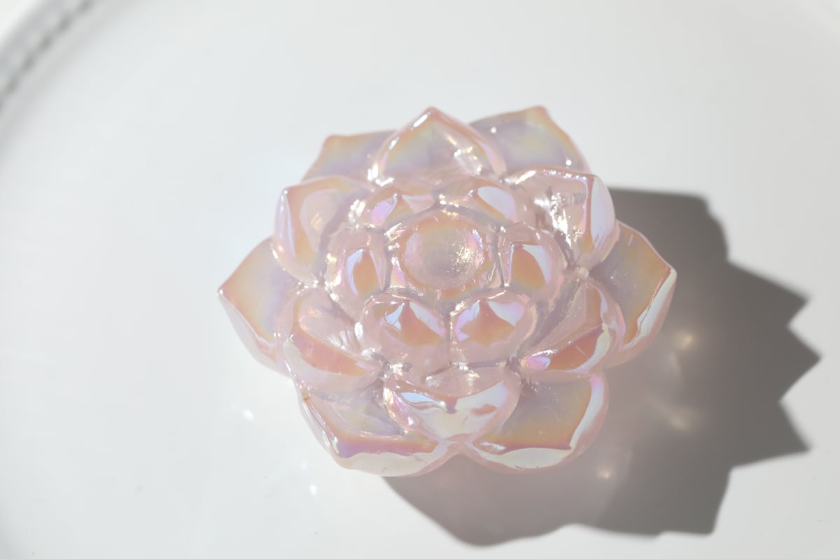 【蓮の花　ローズクォーツ】　　お守り　美容 蓮の花ローズクォーツ】お守り美容