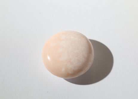【あなたを天使にする石】ピンク＆ホワイトスコレサイト 握り石