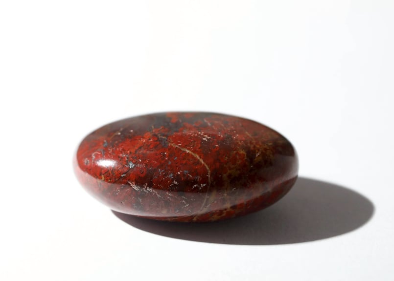 悟りのシッディ入り】レッドジャスパーヘマタイト 握り石 | Y.S.Y24