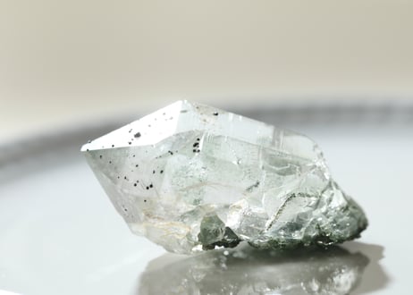 【圧倒的な浄化】マニハール産 水晶  クローライト&ファントム入り