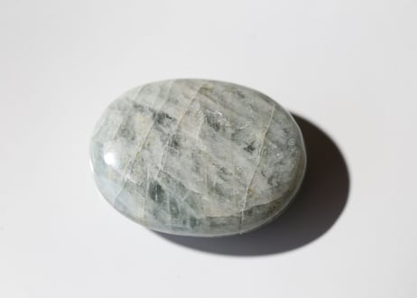 【風になる】アクアマリン 小さな握り石
