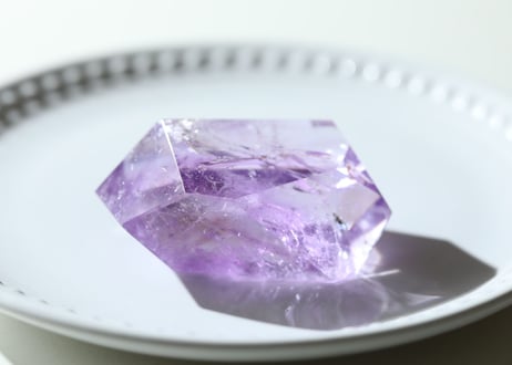 【美への目覚め】虹入りアメジスト フリーフォーム
