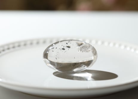 【奇跡と共にある】ガネッシュヒマール産貫入水晶 リンガム
