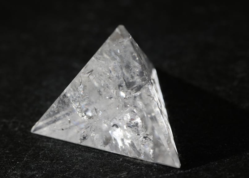 創造の源】ブラジル産 虹入りクリアクォーツ 正四面体 | Y.S.Y24