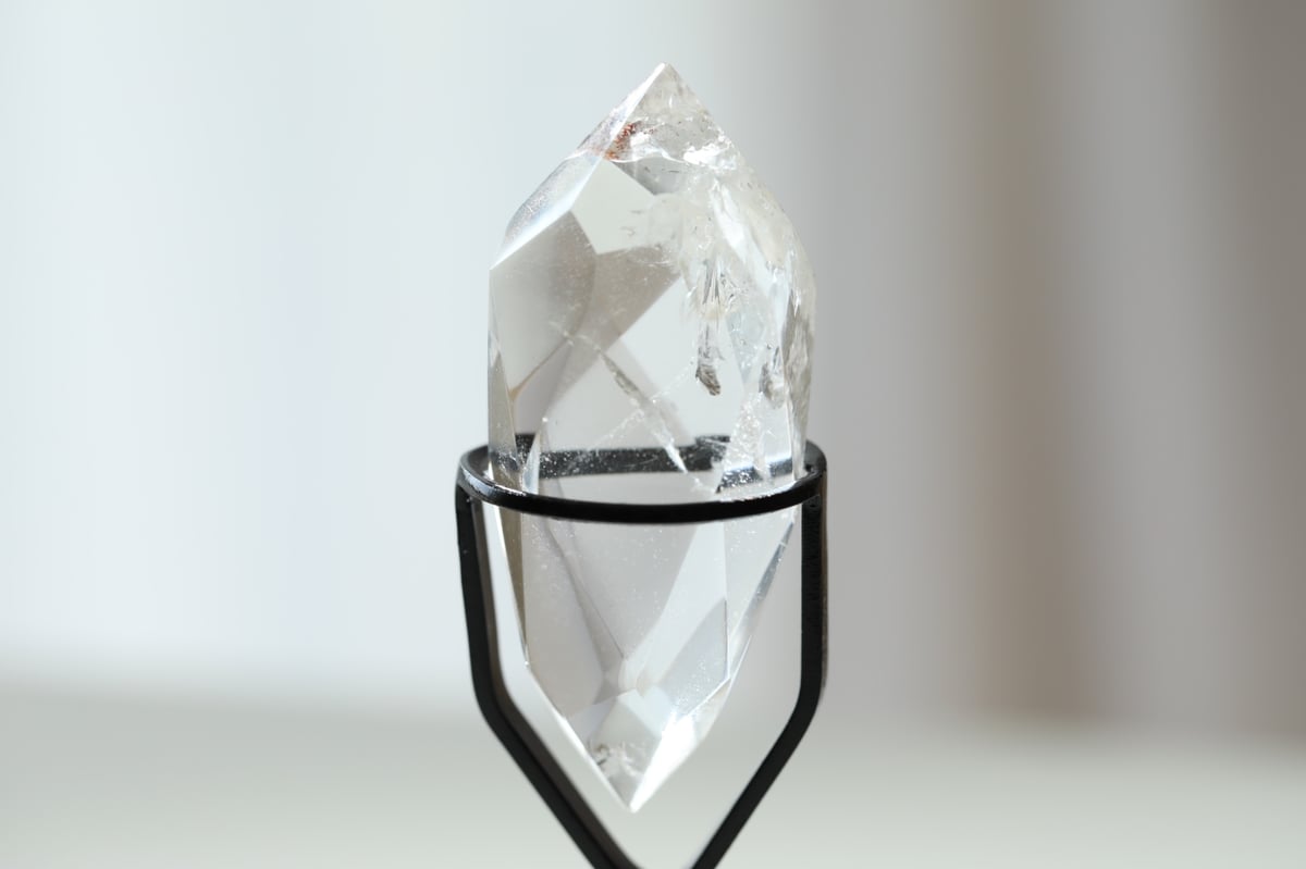 魔女の叡智】クリアクォーツ 宝石カット 台座付き | Y.S.Y24