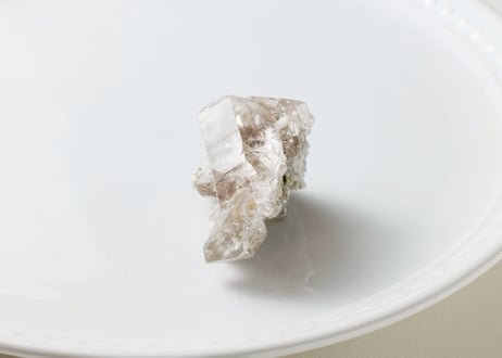 【内なる静寂】モンブラン産 虹入り スモーキークォーツ ミニクラスター